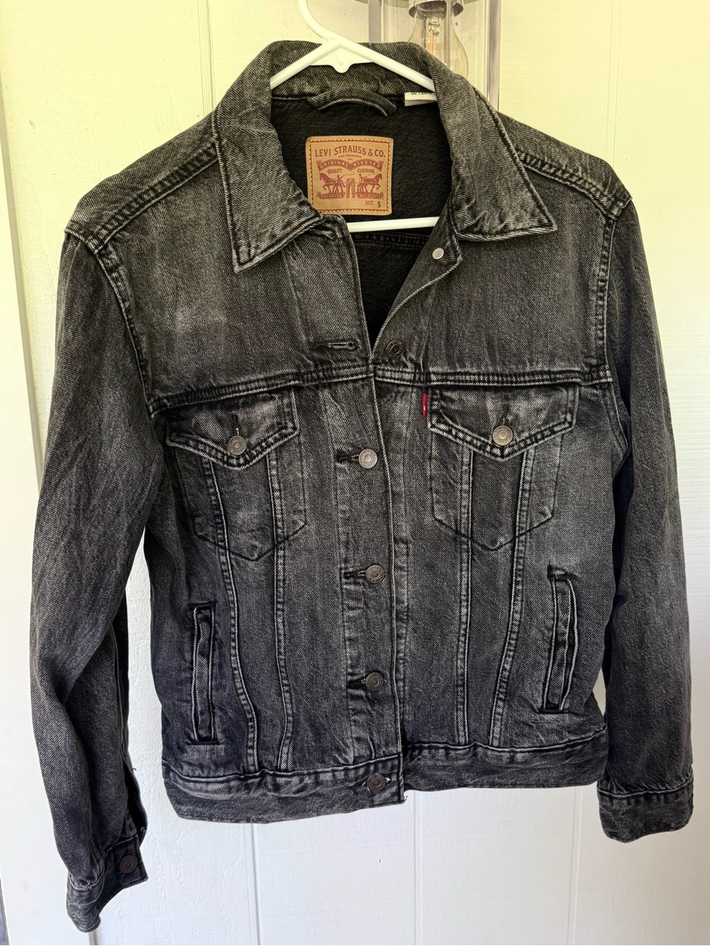 Levi’s charcoal denim jacket - S